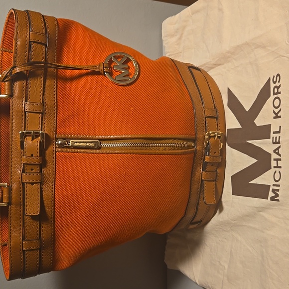 Michael Kors Bucket Bag Orange and Cognac Leather - Picture 2 of 16